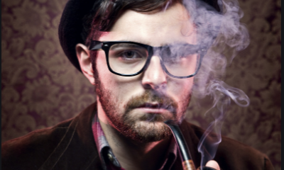 婚姻侦探调查公司-令人震惊！男子出轨后，在学校门口狂吻女友求原谅！